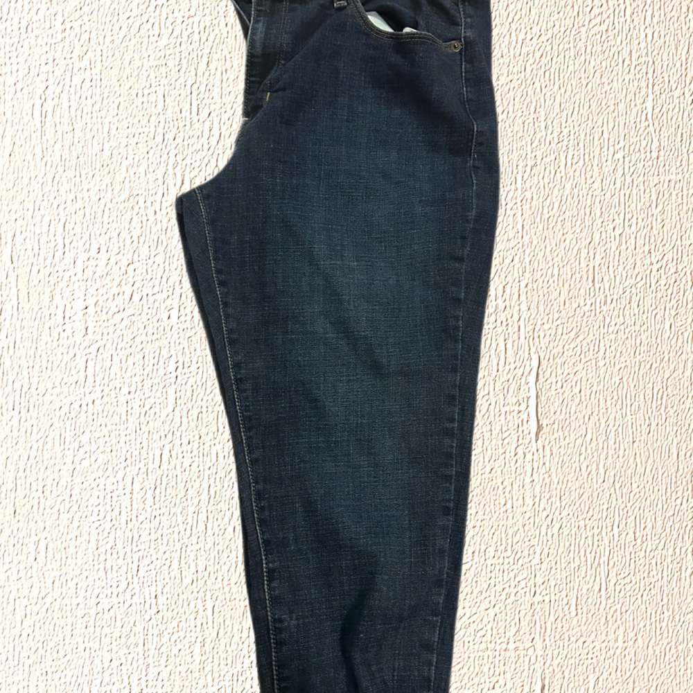 Classic Blue Levi’s Cropped Denim Jeans